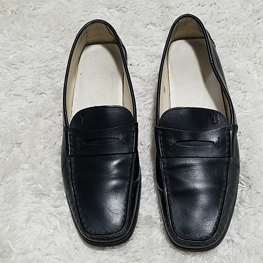 Tod's black driving shoes